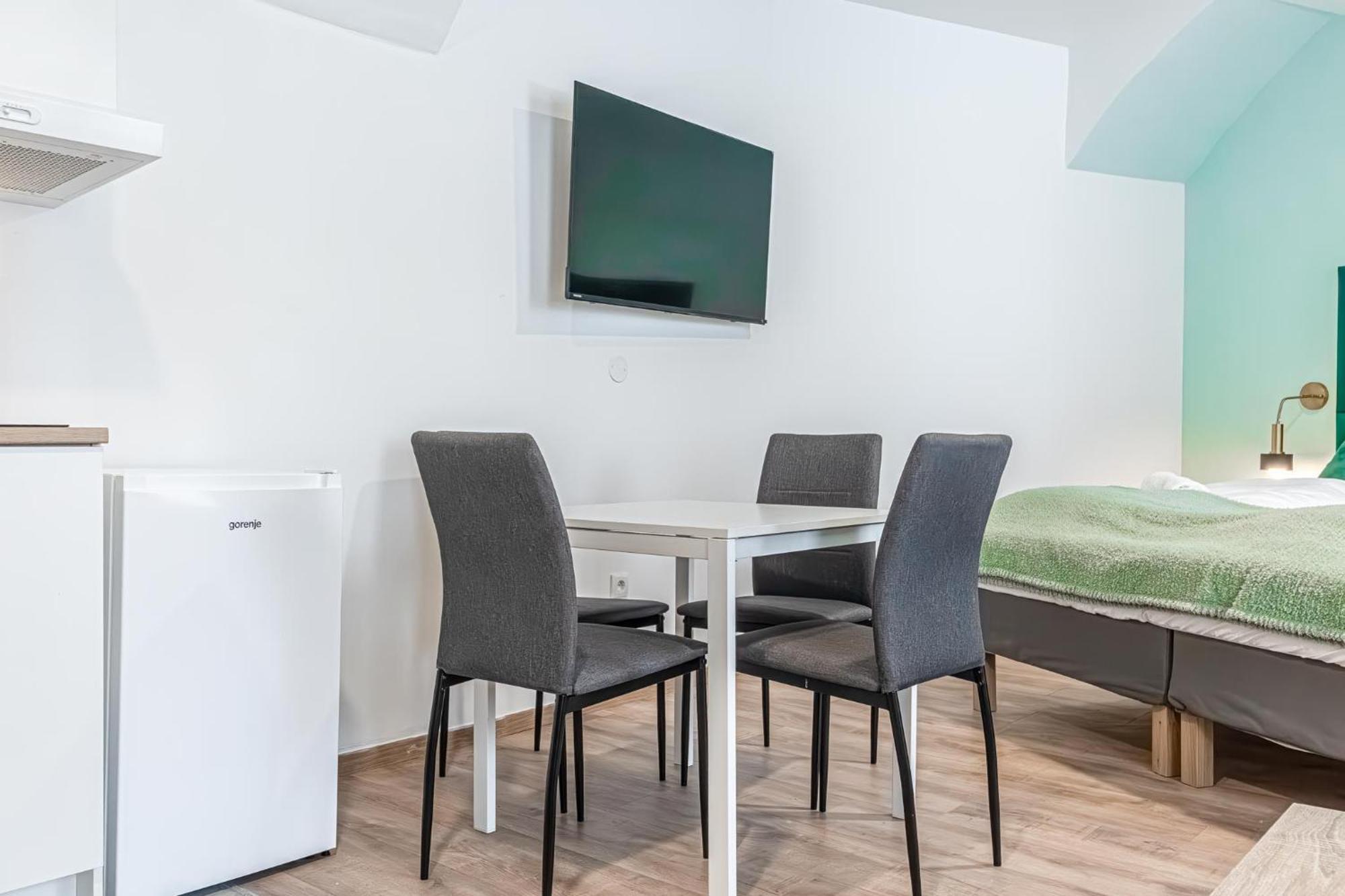 Westbahnhof - Kingbed With Ensuite Washer Apartament *